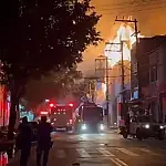 Incêndio de grandes proporções devasta fábrica de mesas de sinuca no Brás, em São Paulo