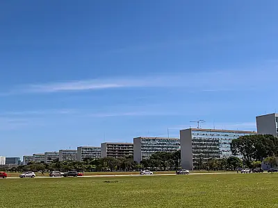 Reestruturação de carreiras do serviço público federal avança no Senado, cria mais de 24 mil cargos e redefine parte da administração pública.