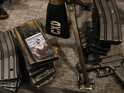 Lei 15.358/2026, publicada nesta quarta-feira (25), define facção criminosa e prevê até 40 anos de prisão para líderes, além de acelerar investigações contra PCC, CV e outros grupos.