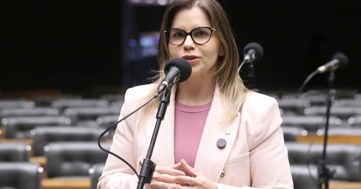 Deputada Clarissa Tércio durante reunião de comissão na Câmara dos Deputados