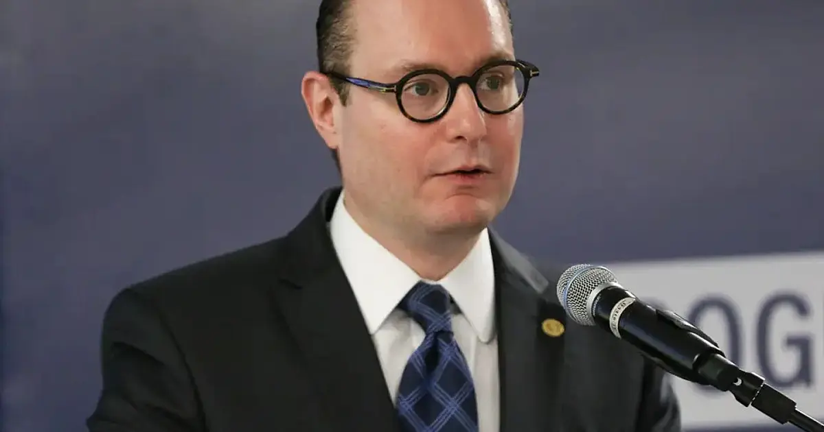 Ministro Cristiano Zanin durante sessão do Supremo Tribunal Federal