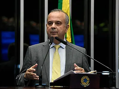 Flávio Bolsonaro durante atividade no Senado Federal em Brasília.