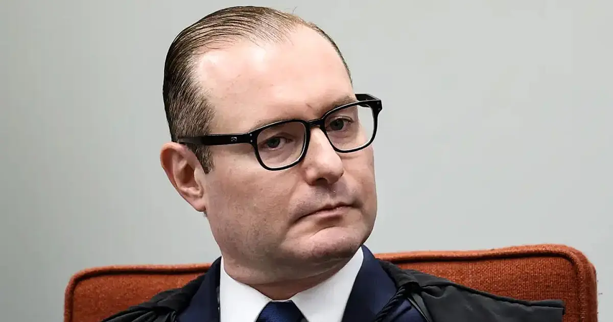 Ministro Cristiano Zanin durante sessão do Supremo Tribunal Federal