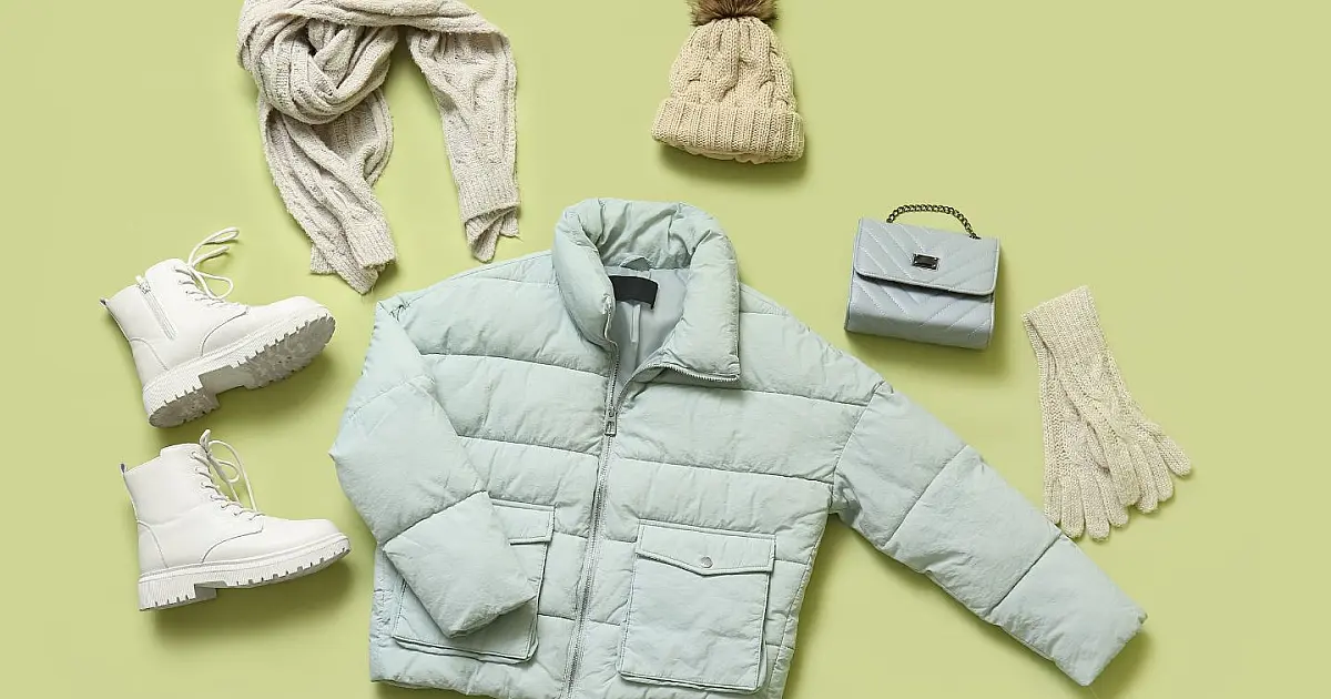Conjunto de acessórios de inverno como gorro cachecol luvas e bolsa