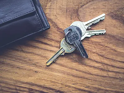Chaves deixadas sobre a mesa, hábito questionado pelo Feng Shui