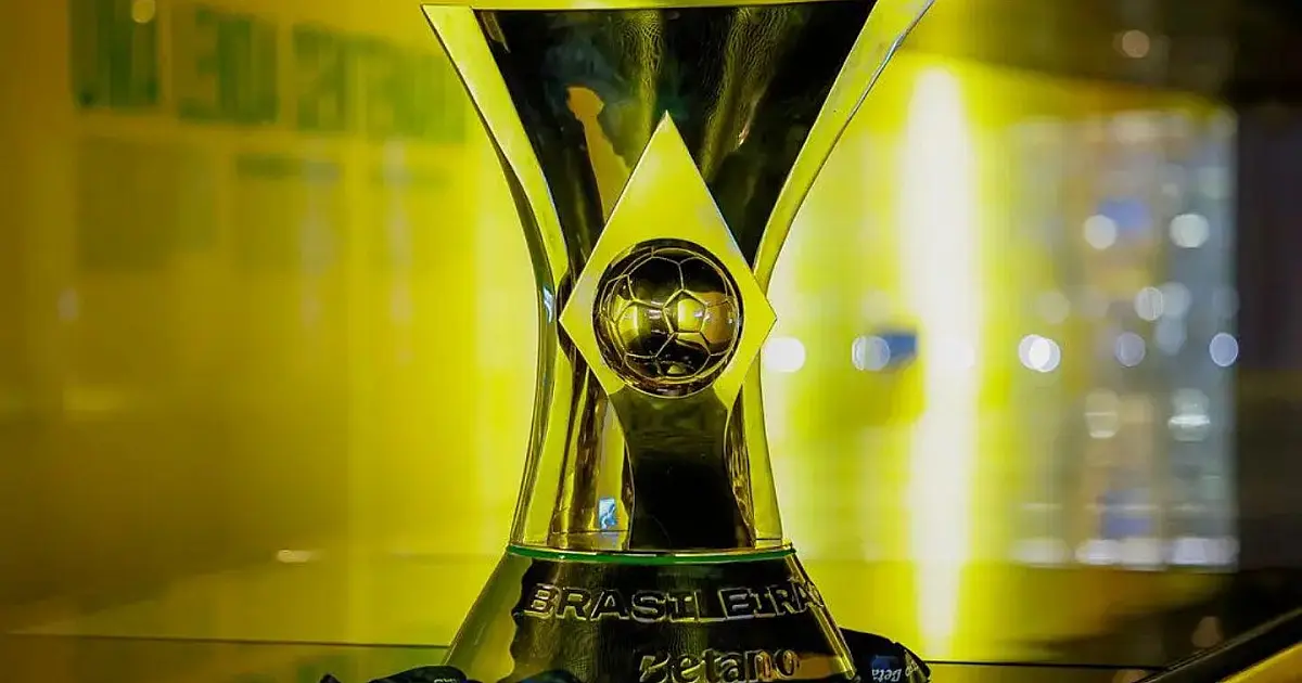 Taça do Campeonato Brasileiro exibida em cerimônia oficial