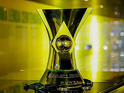 Troféu do Campeonato Brasileiro durante premiação da competição.