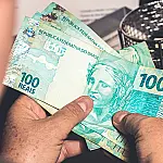 Salário mínimo de 2026 entra em vigor; veja quem tem direito ao novo valor