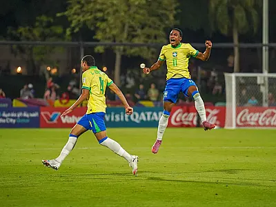 Jogadores da Seleção Brasileira comemoram gol durante partida da Copa do Mundo Sub 17.