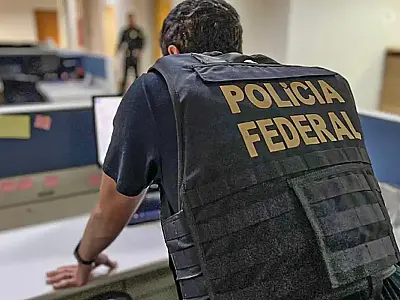 Agentes da PF intensificam combate a rede que usava empresas e criptomoedas para ocultar recursos ilícitos.