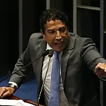 Magno Malta critica possível delação de Daniel Vorcaro e cobra investigação sem exceções