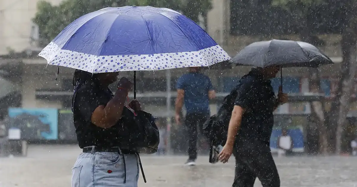 Alerta laranja domina 17 estados com chuvas intensas nesta segunda-feira de março