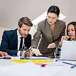 Pessoas inteligentes costumam ficar em silêncio em discussões