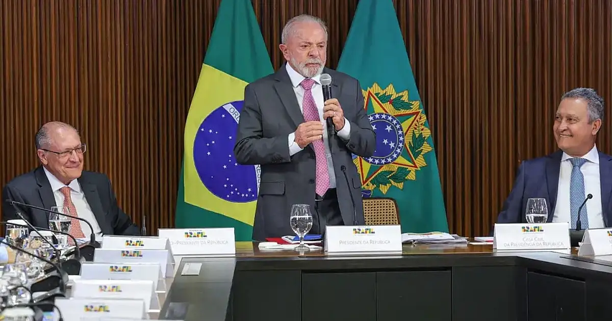 Presidente Lula participa de reunião ministerial no Palácio do Planalto em Brasília