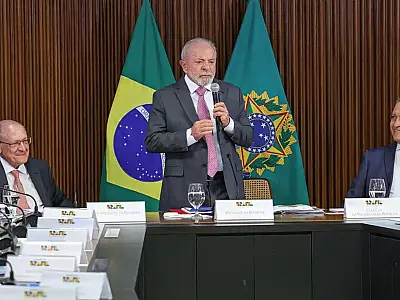 Presidente Lula durante reunião ministerial no Palácio do Planalto ao anunciar mudanças no governo.