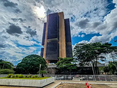 Banco Central anuncia redução da taxa Selic após reunião do Copom.
