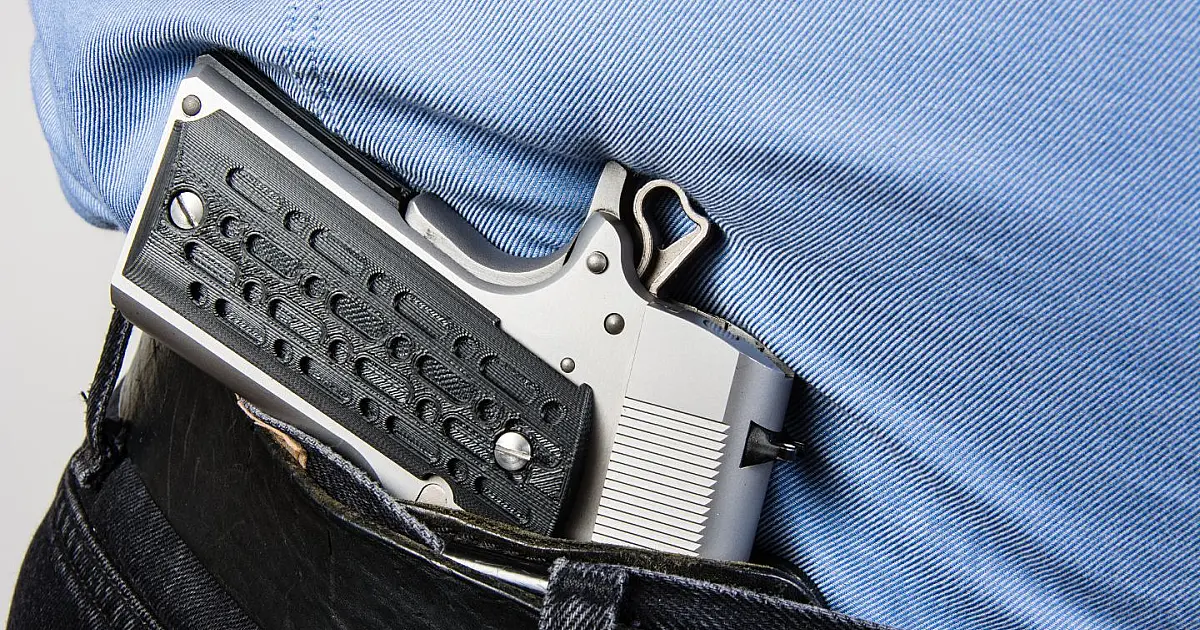 Imagem ilustrativa de arma de fogo utilizada por profissional de segurança