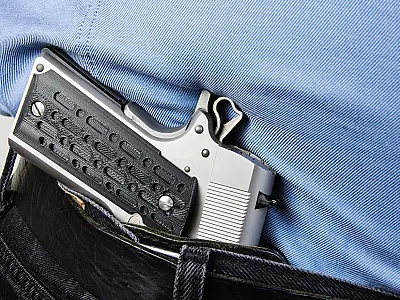 Projeto aprovado na Câmara amplia regras de porte de arma para vigilantes.