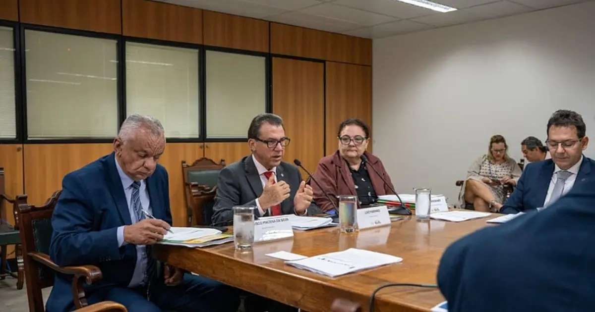 Ministro do Trabalho apresenta dados de geração de empregos em coletiva