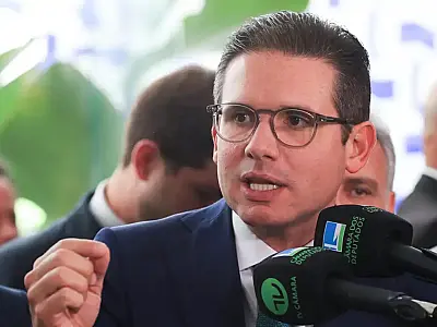 Presidente da Câmara afirma que debate sobre jornada de trabalho precisa ocorrer com cautela.