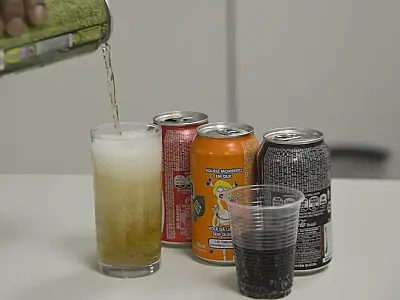 Unicef revela que 84% das famílias querem comer bem, mas metade dá ultraprocessados aos filhos por praticidade.