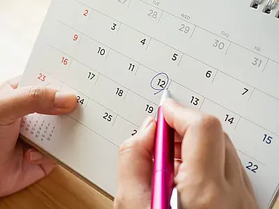 Calendário de abril destaca feriados que podem gerar folgas prolongadas para trabalhadores.