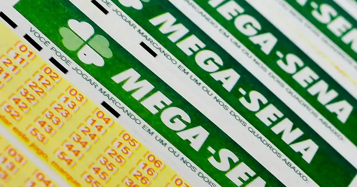 Cartões de aposta da Mega-Sena utilizados por jogadores