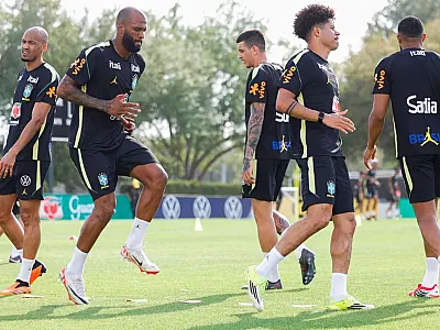 Jogadores da seleção brasileira treinam antes do amistoso internacional.