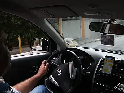 Portaria do Ministério da Justiça obriga apps como Uber e iFood a mostrar quanto do preço da corrida vai para o trabalhador e quanto fica na plataforma.