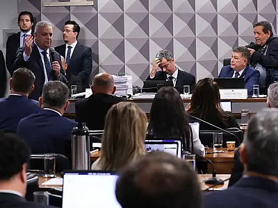 CPMI do INSS encerra atividades sem aprovar documento final; 200 pessoas podem ser indiciadas, mas decisão depende agora de MPF e STF.