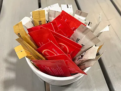 Sachês de molhos podem deixar de ser usados em restaurantes da União Europeia.