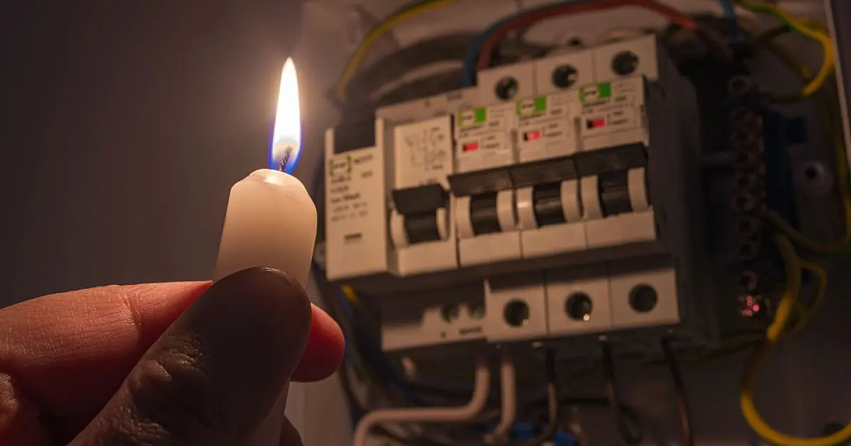 Cidade com falta de energia durante apagão.