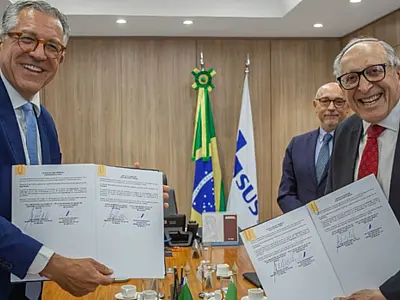 Autoridades do Brasil e México durante assinatura de acordo na área da saúde