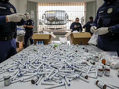 Material apreendido pela Polícia Civil continha mil frascos de tirzepatida sem registro na Anvisa.