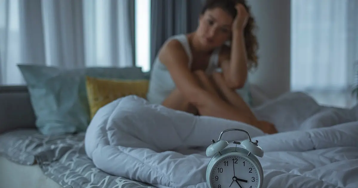 Pessoa com dificuldade para dormir durante a noite