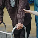 Falta de sol e sedentarismo podem aumentar risco de osteoporose em idosos