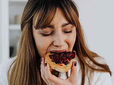 Desejo por doce após o almoço pode estar ligado a hábitos e não apenas à fome.