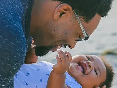 Governo aprova leinova regra que amplia de 5 para até 20 dias a licença-paternidade, com gradativo a partir de 2027.