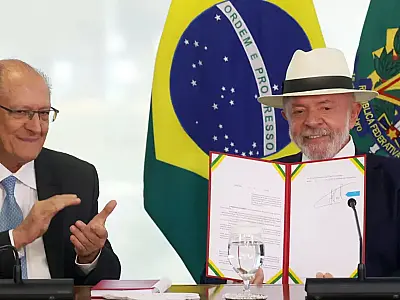 Lula assinou decreto que oficializa acordo comercial entre União Europeia e Mercosul.