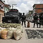 Operação na Maré retira toneladas de drogas e arsenal de guerra das mãos do crime organizado