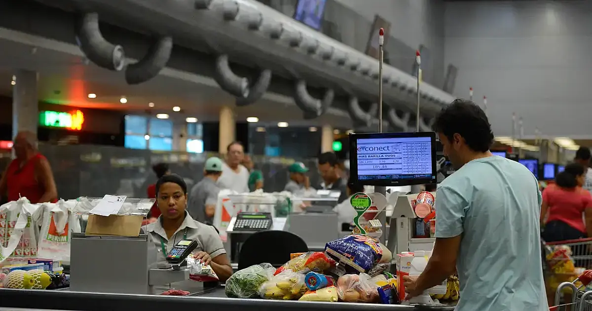 Inflação de alimentos no Brasil é impulsionada por fatores estruturais profundos, mostra estudo