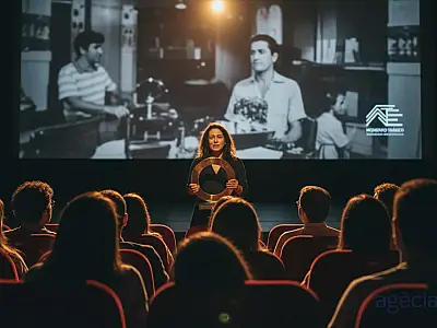 A cineasta Cibele Amaral foi homenageada durante a abertura do festival no Cine Brasília. Foto: Valter Campanato/Agência Brasil