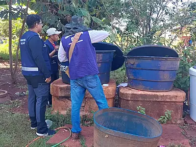 Agentes de saúde reforçam ações de combate ao mosquito transmissor da chikungunya em Dourados.