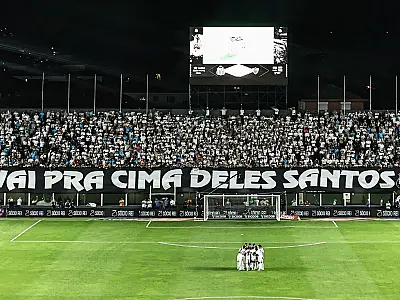 Santos recebe o Fluminense em duelo da 12ª rodada.