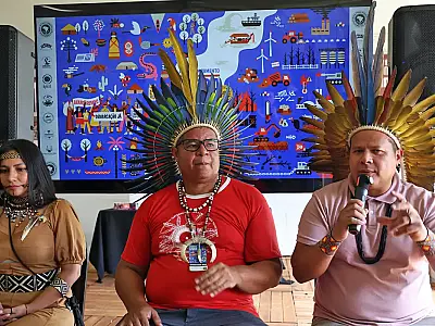 Lideranças indígenas de diversas regiões do Brasil se reúnem em Brasília durante o 22º Acampamento Terra Livre.