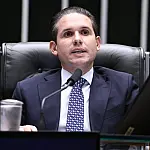 Presidente da Câmara quer votar PEC que garante recursos mínimos para assistência social