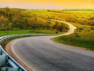 Ampliação do sinal de internet em rodovias pode melhorar a comunicação de motoristas no Brasil.