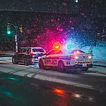 Motorista parado em blitz precisa sair do carro? Veja o que diz a lei