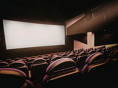 Projeto prevê funcionamento apenas de cinemas e alimentação aos domingos em shoppings