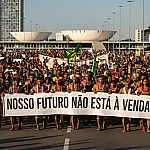 Acampamento Terra Livre 2026: Milhares de indígenas ocupam Brasília por direitos e territórios